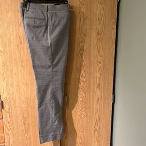 A grey J Ferrar 30x32 suit pants